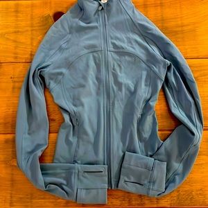 Lululemon cropped defined jacket-size 2-color blue(dusty light blue)